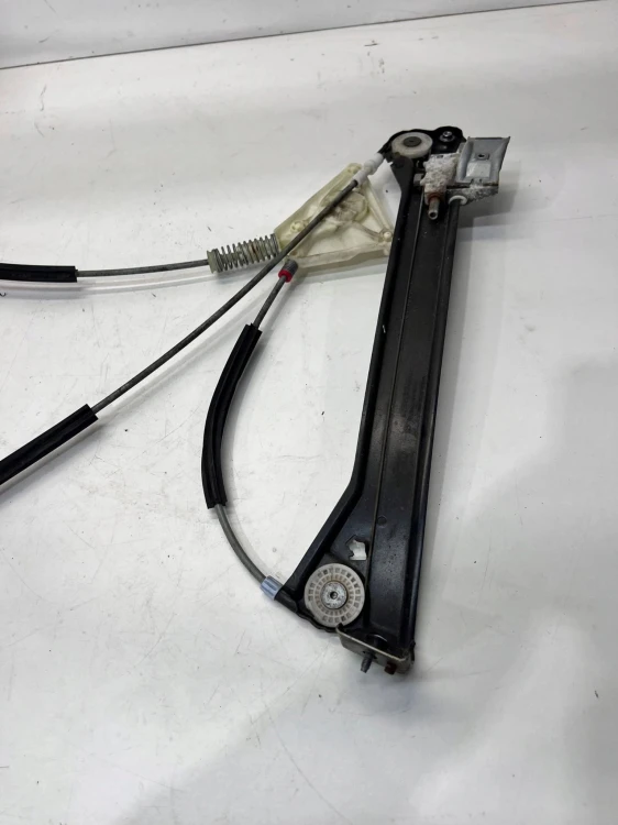 MECHANIZM SZYBY PRAWY PRZÓD AUDI A3 8P CABRIO 8P7837462C