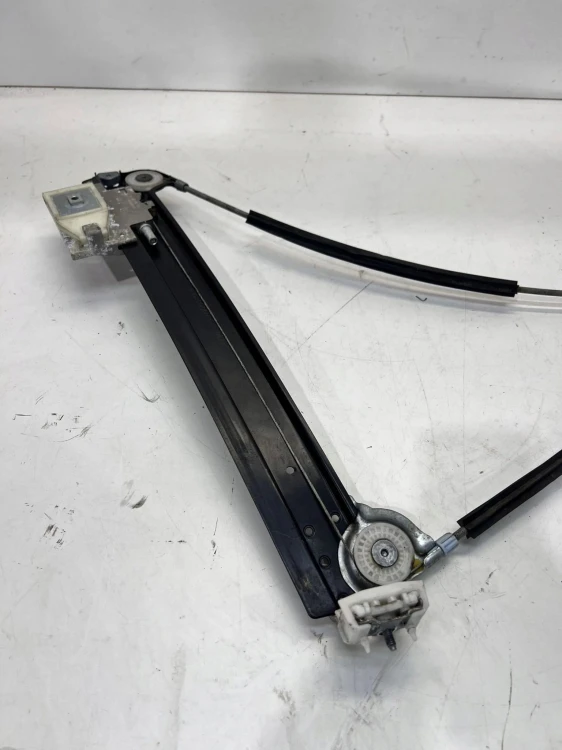 MECHANIZM SZYBY PRAWY PRZÓD AUDI A3 8P CABRIO 8P7837462C