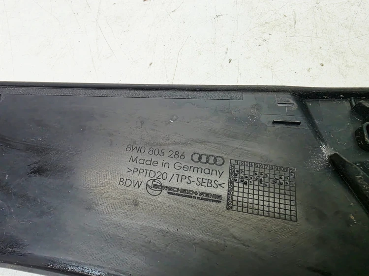 LISTWA GÓRNA REFLEKTORA NAKŁADKA PRAWY PRZÓD AUDI A4 B9 8W0805286