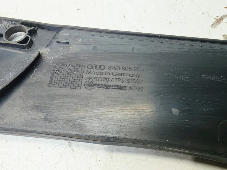 LISTWA GÓRNA REFLEKTORA NAKŁADKA LEWY PRZÓD AUDI A4 B9 8W0805285