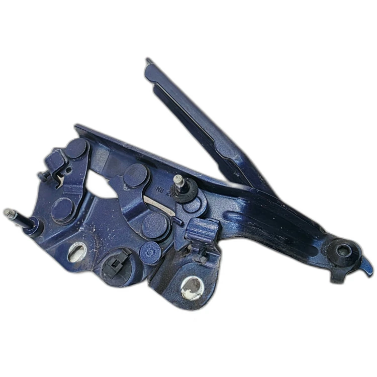 ZAWIAS MASKI PRAWY AUDI A3 8V LIFT 8V0823302F
