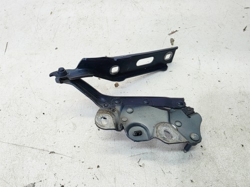 ZAWIAS MASKI PRAWY AUDI A3 8V LIFT 8V0823302F