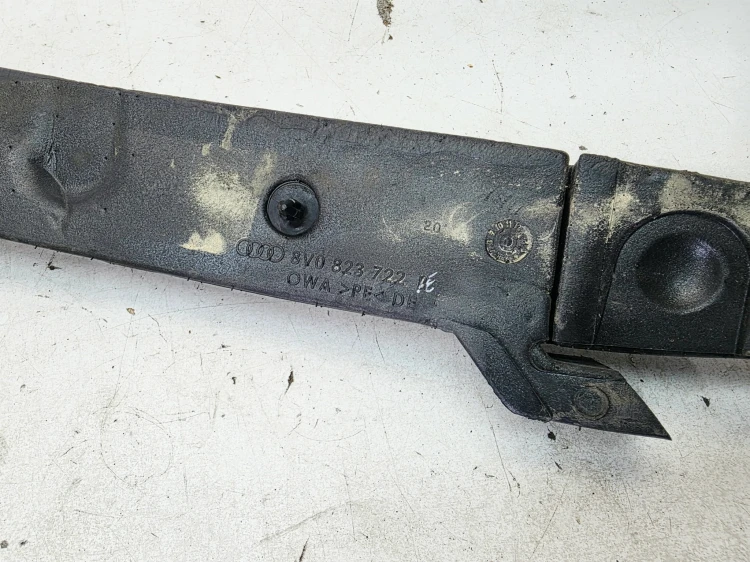 WYGŁUSZENIE BŁOTNIKA PRAWE AUDI A3 8V 8V0823722B