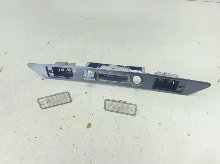 BLENDA PODŚWIETLENIE TABLICY REJ. AUDI A8 D3 A5 8F 4E0827574H