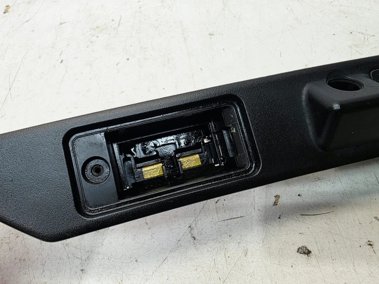 BLENDA PODŚWIETLENIE TABLICY REJ. AUDI A8 D3 A5 8F 4E0827574H