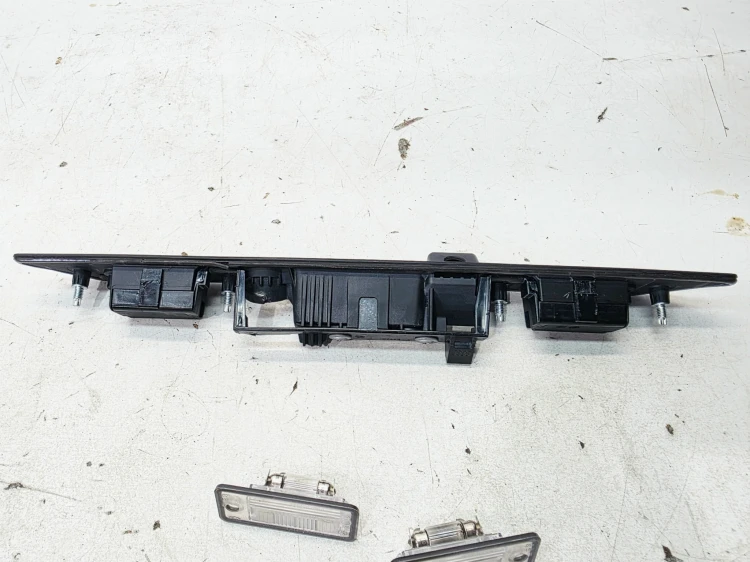 BLENDA PODŚWIETLENIE TABLICY REJ. AUDI A8 D3 A5 8F 4E0827574H