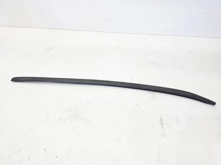 LISTWA ZGARNIAJĄCA SZYBY CZOŁOWEJ LEWY PRZÓD AUDI A6 C6 4F0854327