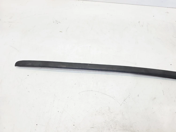 LISTWA ZGARNIAJĄCA SZYBY CZOŁOWEJ LEWY PRZÓD AUDI A6 C6 4F0854327
