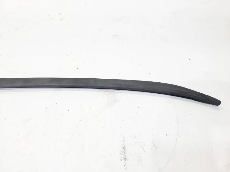 LISTWA ZGARNIAJĄCA SZYBY CZOŁOWEJ LEWY PRZÓD AUDI A6 C6 4F0854327