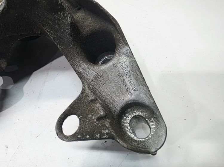 ŁAPA MOCOWANIE PODUSZKI SILNIKA LEWA AUDI A6 C6 4F0199351AG