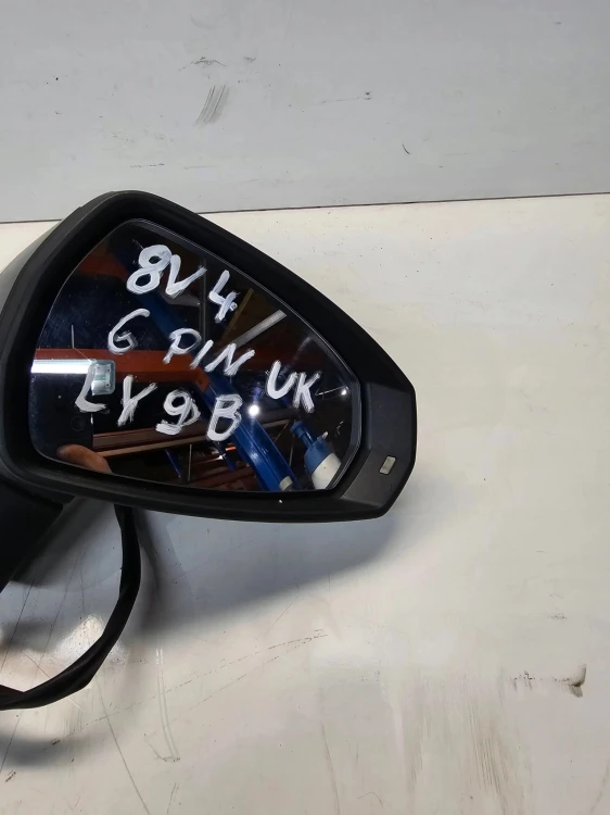 LUSTERKO ZEWNĘTRZNE PRAWE AUDI A3 8V LY9B 6-PIN UK