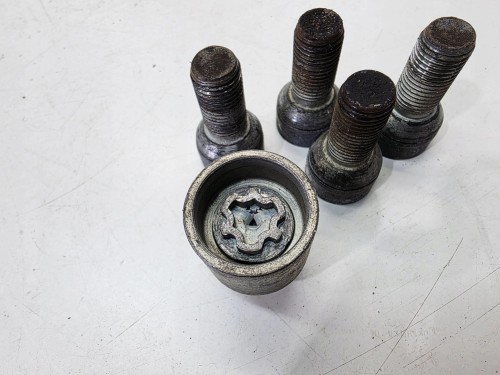 ŚRUBA ŚRUBY ZABEZPIECZAJĄCE AUDI VOLKSWAGEN SEAT SKODA WZÓR F