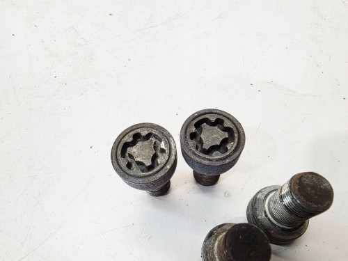 ŚRUBA ŚRUBY ZABEZPIECZAJĄCE AUDI VOLKSWAGEN SEAT SKODA WZÓR F