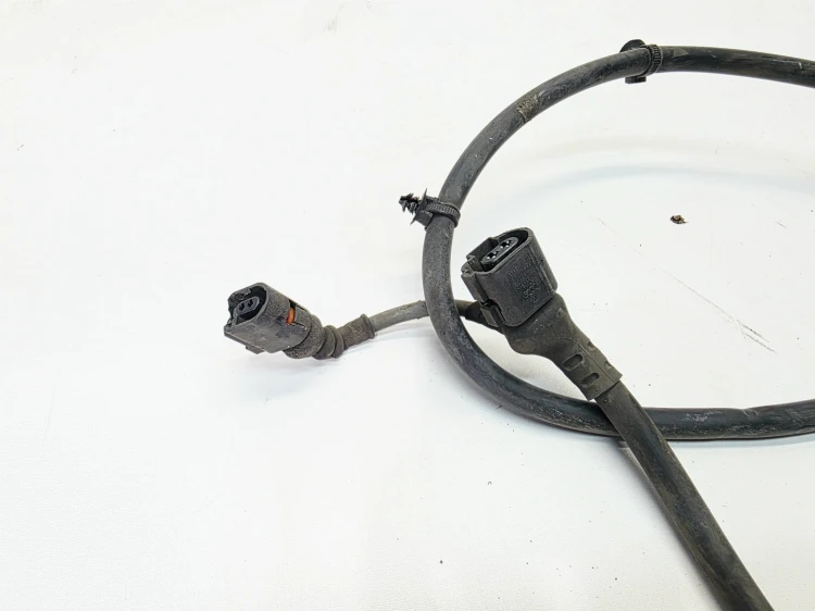 WIĄZKA KOŁA ABS ZACISKU HAMULCOWEGO PRAWY TYŁ AUDI A3 8V 8V0927902J