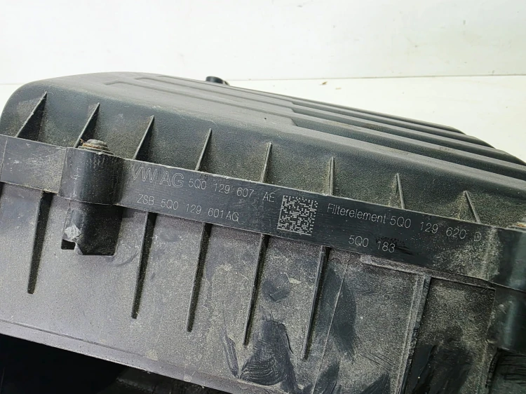 OBUDOWA FILTRA POWIETRZA AUDI A3 8V VOLKSWAGEN SEAT SKODA 5Q0129607AE