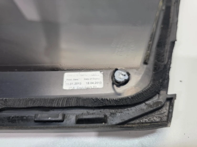 SZYBA KAROSERYJNA PRAWY TYŁ AUDI A3 8V4 2012 ROK POD CHROM