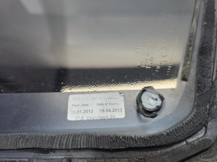 SZYBA KAROSERYJNA PRAWY TYŁ AUDI A3 8V4 2012 ROK POD CHROM