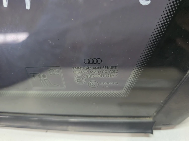 SZYBA KAROSERYJNA PRAWY TYŁ AUDI A3 8V4 2012 ROK POD CHROM