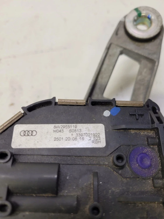 SILNICZEK WYCIERACZEK AUDI A4 B9 A5 8W2955119