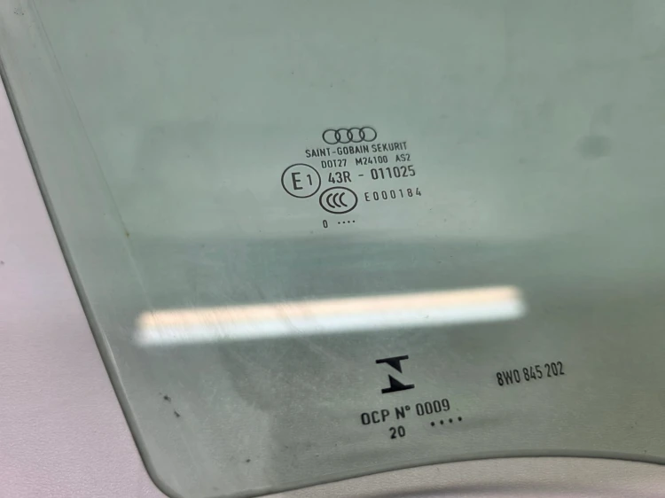 SZYBA BOCZNA DRZWI PRAWY PRZÓD AUDI A4 B9 8W0845202 2020 ROK