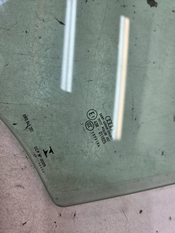 SZYBA BOCZNA DRZWI LEWY PRZÓD AUDI A4 B9 8W0845201 2017R