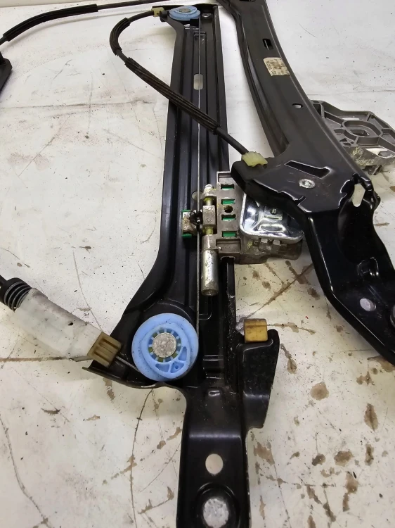 MECHANIZM SZYBY PRAWY PRZÓD AUDI A5 8T8 8T8837462