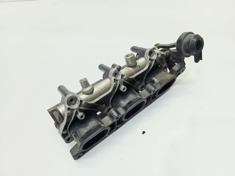 KOLEKTOR SSĄCY PRAWY AUDI A4 B7 A6 C6 3.2 FSI 06E133110E