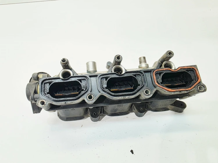 KOLEKTOR SSĄCY PRAWY AUDI A4 B7 A6 C6 3.2 FSI 06E133110E