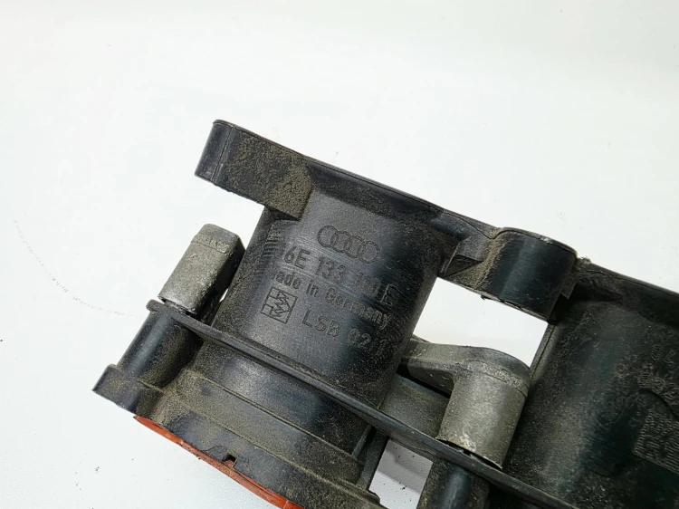 KOLEKTOR SSĄCY PRAWY AUDI A4 B7 A6 C6 3.2 FSI 06E133110E