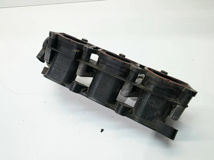 KOLEKTOR SSĄCY LEWY AUDI A4 B7 A6 C6 3.2 FSI 06E133109E