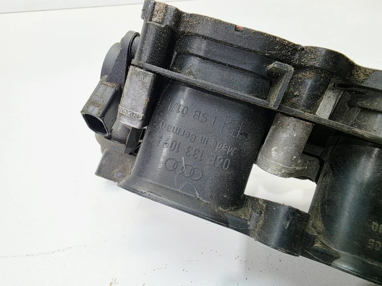 KOLEKTOR SSĄCY LEWY AUDI A4 B7 A6 C6 3.2 FSI 06E133109E