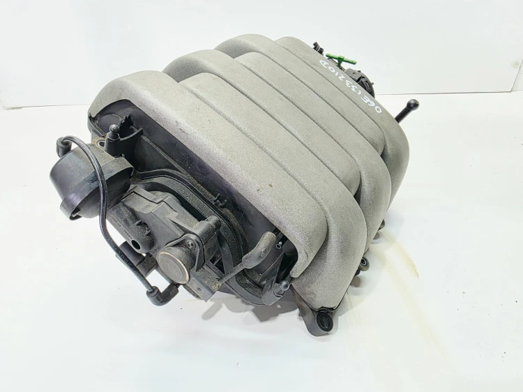 KOLEKTOR SSĄCY AUDI A4 B7 A6 C6 3.2 FSI 06E133210E