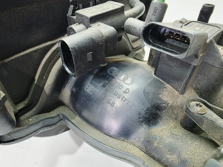 KOLEKTOR SSĄCY AUDI A4 B7 A6 C6 3.2 FSI 06E133210E