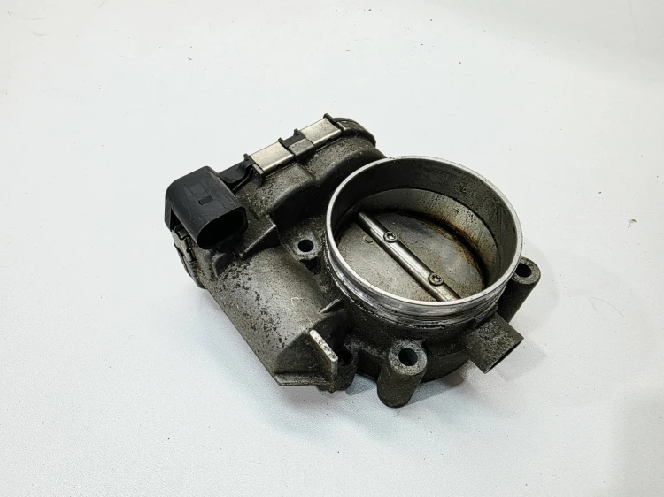 PRZEPUSTNICA KLAPA AUDI A4 B7 A6 C6 A8 D3 2.4 3.2 FSI 078133062C