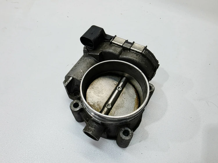 PRZEPUSTNICA KLAPA AUDI A4 B7 A6 C6 A8 D3 2.4 3.2 FSI 078133062C