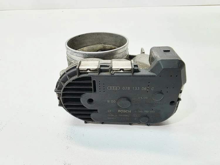PRZEPUSTNICA KLAPA AUDI A4 B7 A6 C6 A8 D3 2.4 3.2 FSI 078133062C