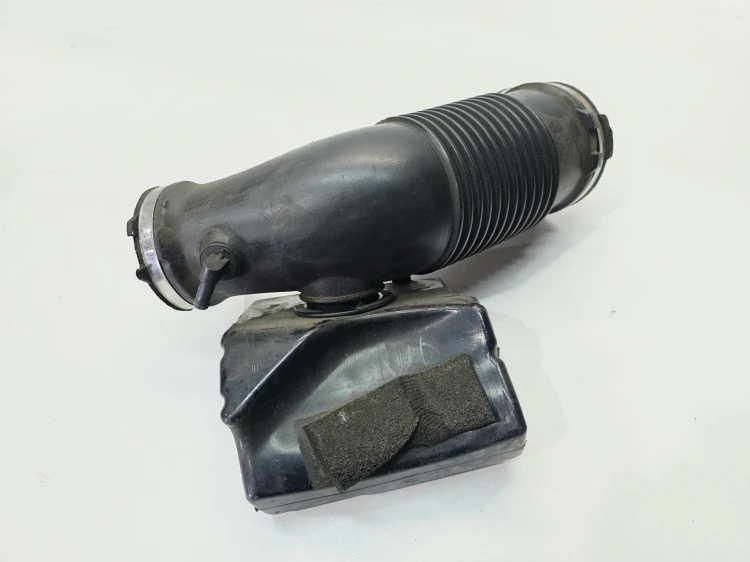 WĄŻ RURA DOLOT POWIETRZA AUDI A6 C6 2.4 3.2 06E129629E