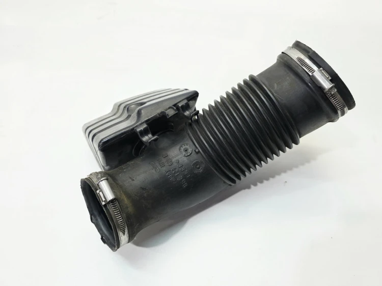 WĄŻ RURA DOLOT POWIETRZA AUDI A6 C6 2.4 3.2 06E129629E