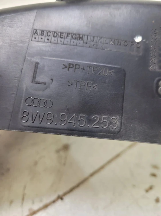 ZAŚLEPKA OSŁONA LAMPY LEWA A4 B9 AVANT 8W9945253
