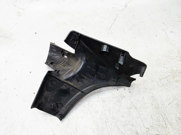 OSŁONA ZAWIASU PRAWY TYŁ AUDI A3 8P SPORTBACK 8P4827280B