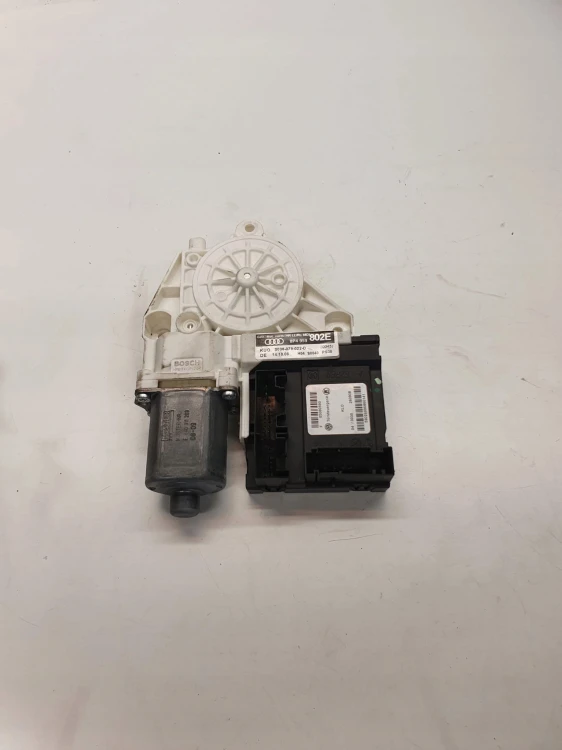 SILNICZEK SZYBY PRAWY AUDI A3 8P LIFT 8P4959802E