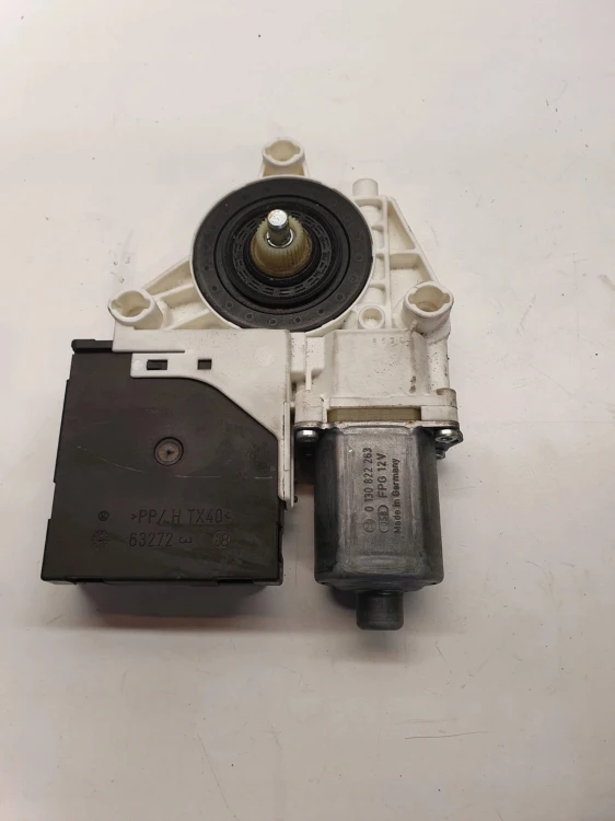 SILNICZEK SZYBY PRAWY AUDI A3 8P LIFT 8P4959802E