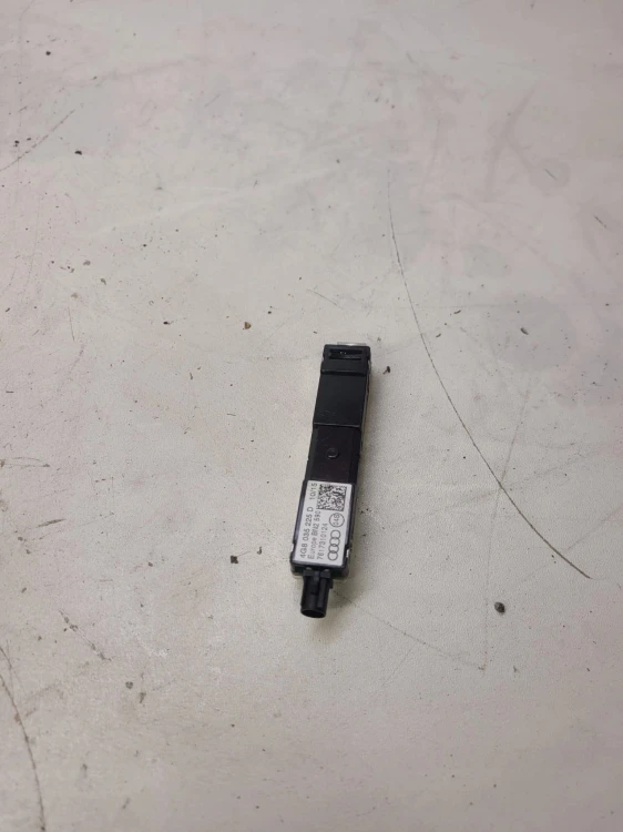 WZMACNIACZ ANTENOWY AUDI A6 C7 A7 4G8035225D