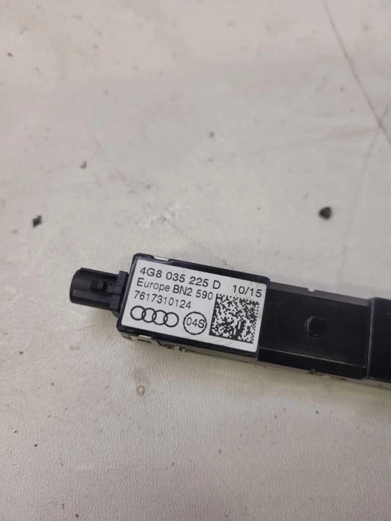 WZMACNIACZ ANTENOWY AUDI A6 C7 A7 4G8035225D