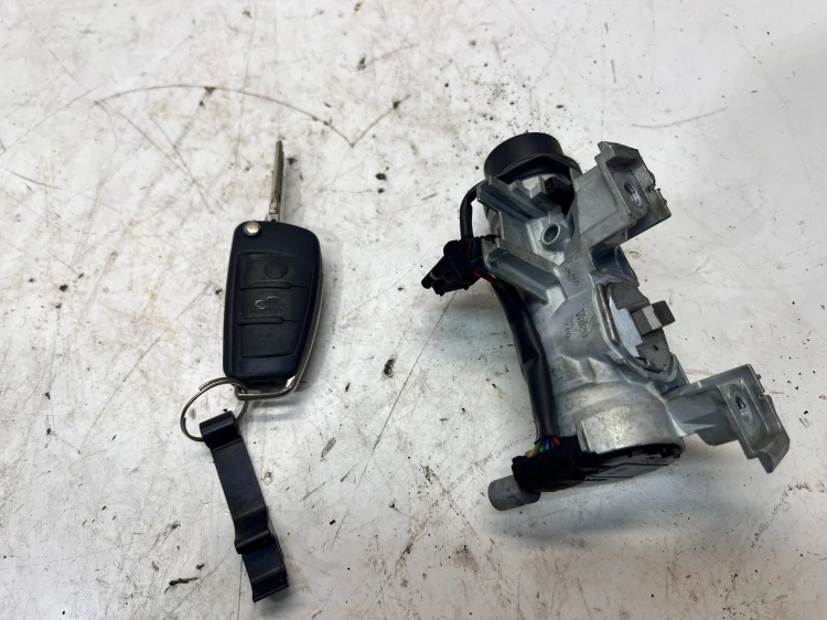 STACYJKA + KLUCZYK AUDI VOLKSWAGEN SEAT SKODA 1K0905851B 8P0837220D MANUAL