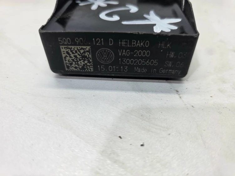 STEROWNIK POMPY PALIWA AUDI VOLKSWAGEN SEAT SKODA 5Q0906121D