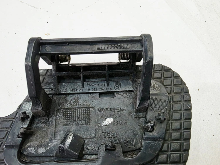 ZAŚLEPKA SPRYSKIWACZA PRAWA AUDI A4 B8 8K0955276A 8K0807788A LZ9Y