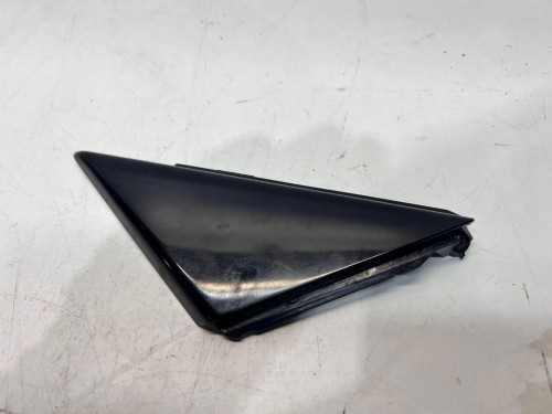 TRÓJKĄT DRZWI PRAWY PRZÓD AUDI A4 B9 8W0837638A