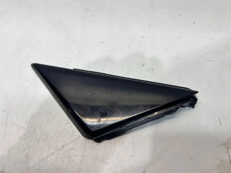 TRÓJKĄT DRZWI PRAWY PRZÓD AUDI A4 B9 8W0837638A