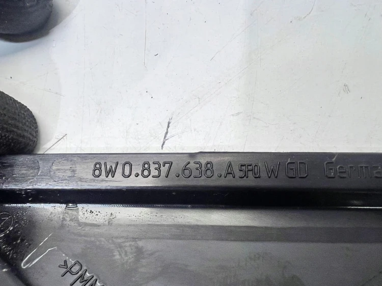 TRÓJKĄT DRZWI PRAWY PRZÓD AUDI A4 B9 8W0837638A